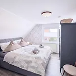 Apartment St *