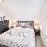St Apartment *